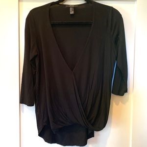 Low V-Neck 2/3 Sleeve Shirt